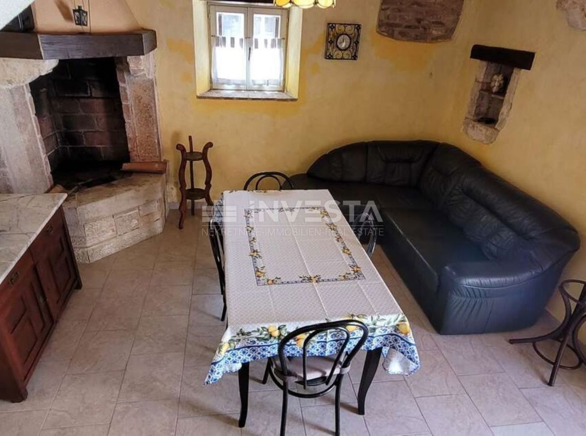 Autentica villa istriana in pietra con due case, piscina e parcheggio – nei dintorni di Dignano