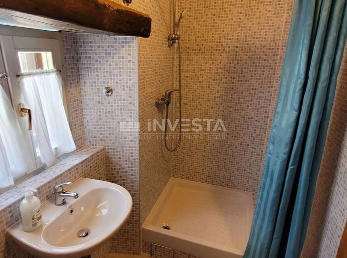 Autentica villa istriana in pietra con due case, piscina e parcheggio – nei dintorni di Dignano