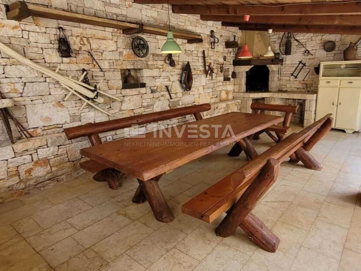 Autentica villa istriana in pietra con due case, piscina e parcheggio – nei dintorni di Dignano