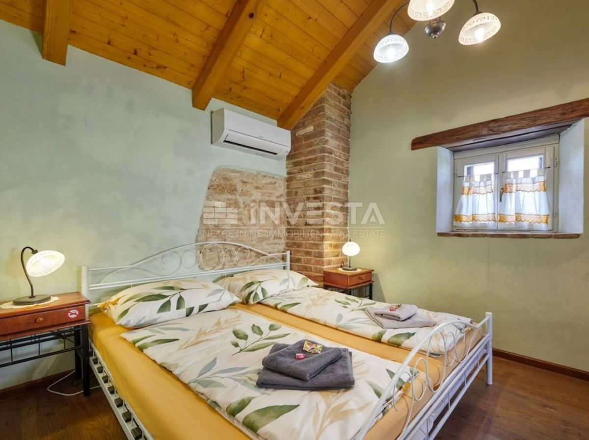 Autentica villa istriana in pietra con due case, piscina e parcheggio – nei dintorni di Dignano