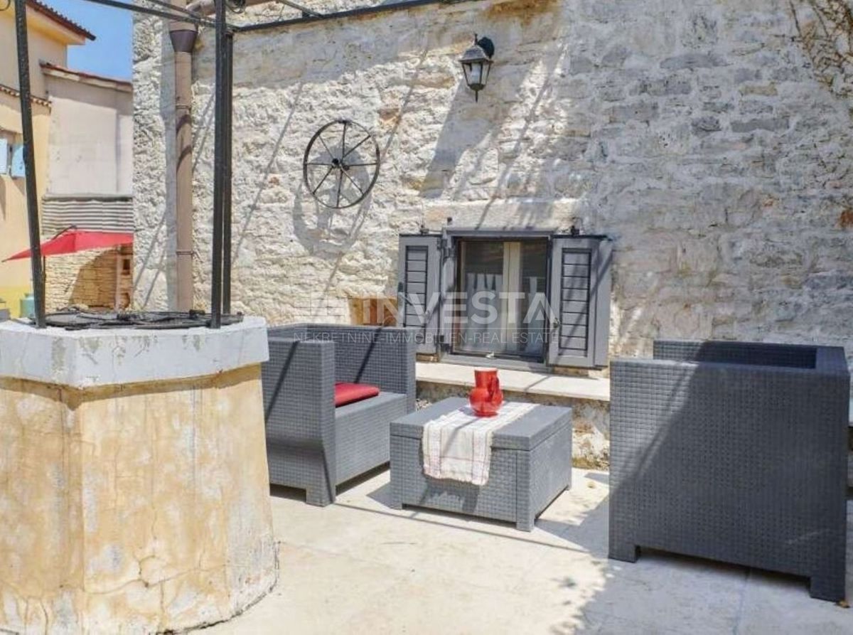 Autentica villa istriana in pietra con due case, piscina e parcheggio – nei dintorni di Dignano