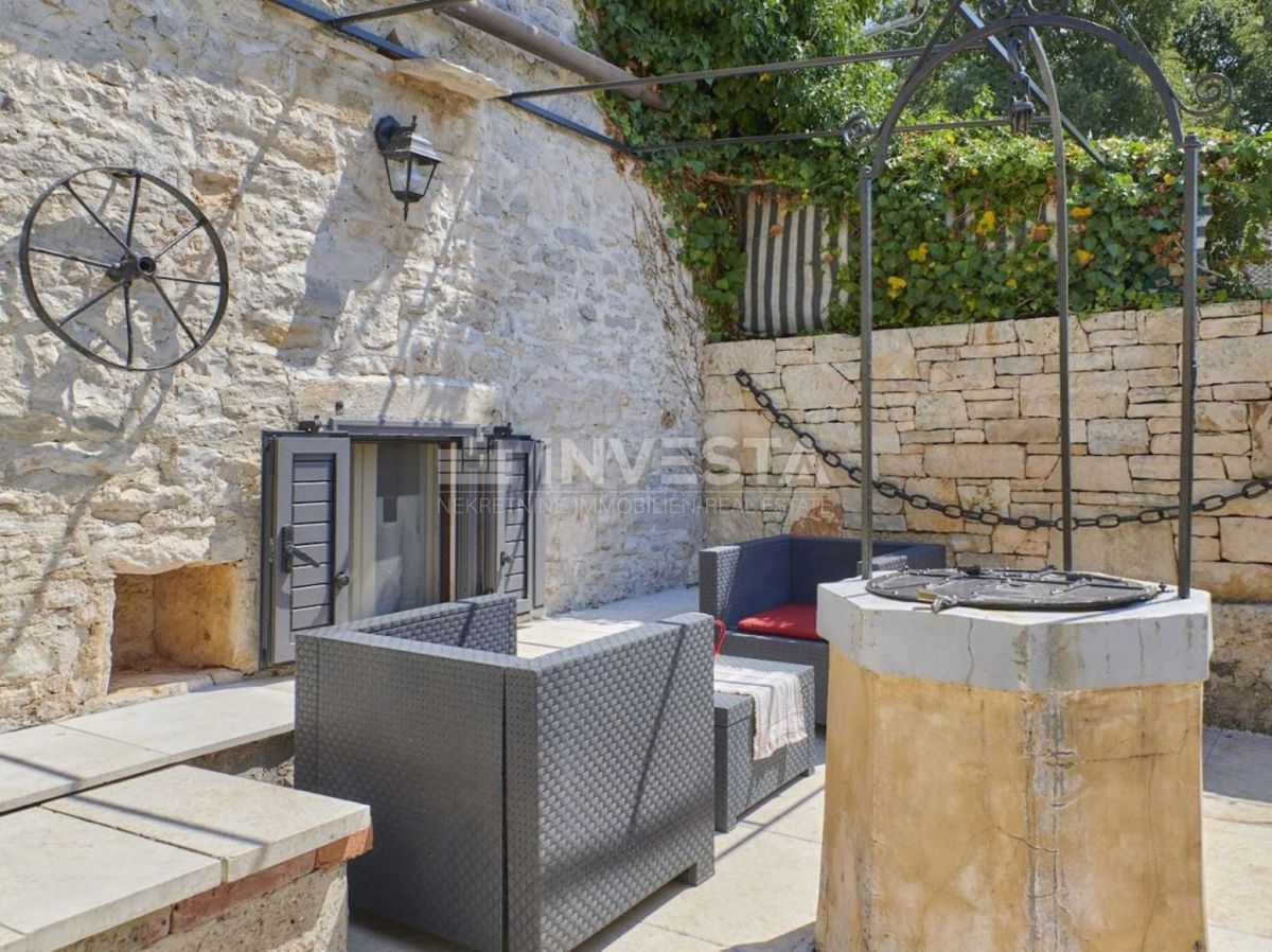 Autentica villa istriana in pietra con due case, piscina e parcheggio – nei dintorni di Dignano