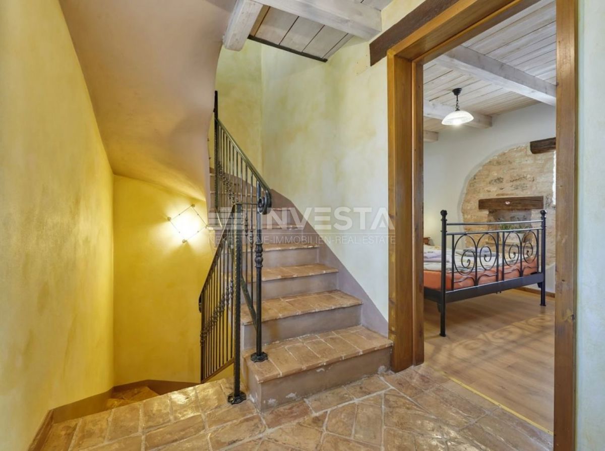 Autentica villa istriana in pietra con due case, piscina e parcheggio – nei dintorni di Dignano