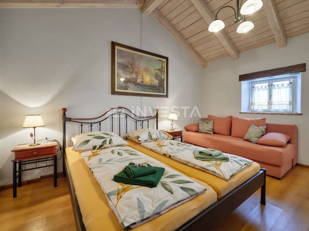 Autentica villa istriana in pietra con due case, piscina e parcheggio – nei dintorni di Dignano