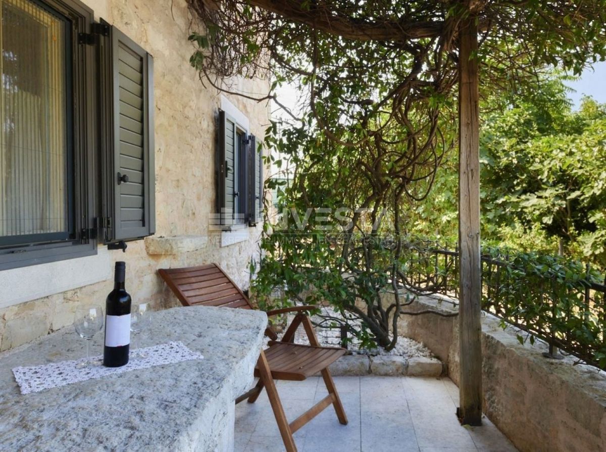 Autentica villa istriana in pietra con due case, piscina e parcheggio – nei dintorni di Dignano