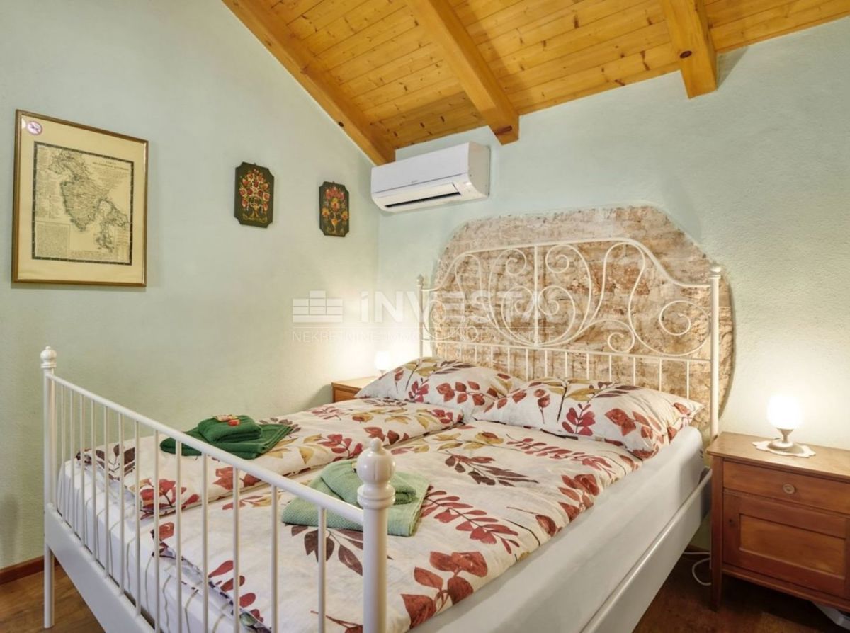 Autentica villa istriana in pietra con due case, piscina e parcheggio – nei dintorni di Dignano