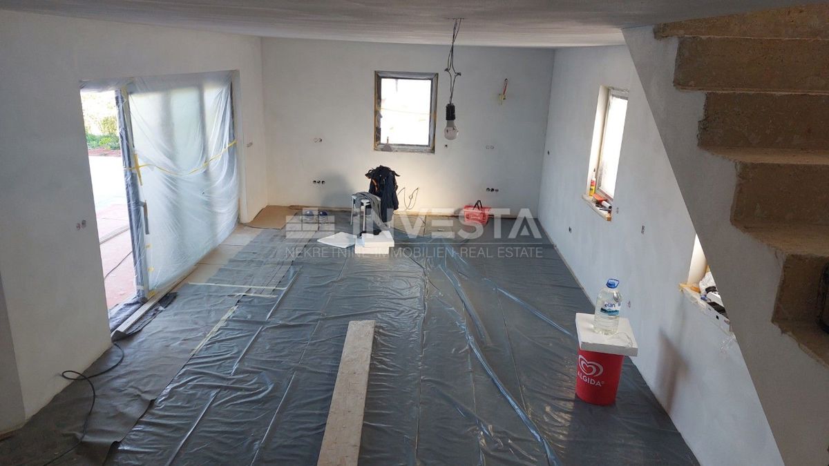 Villa moderna con piscina