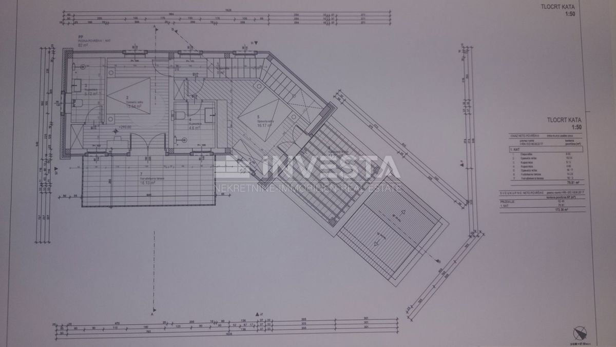 Villa moderna con piscina