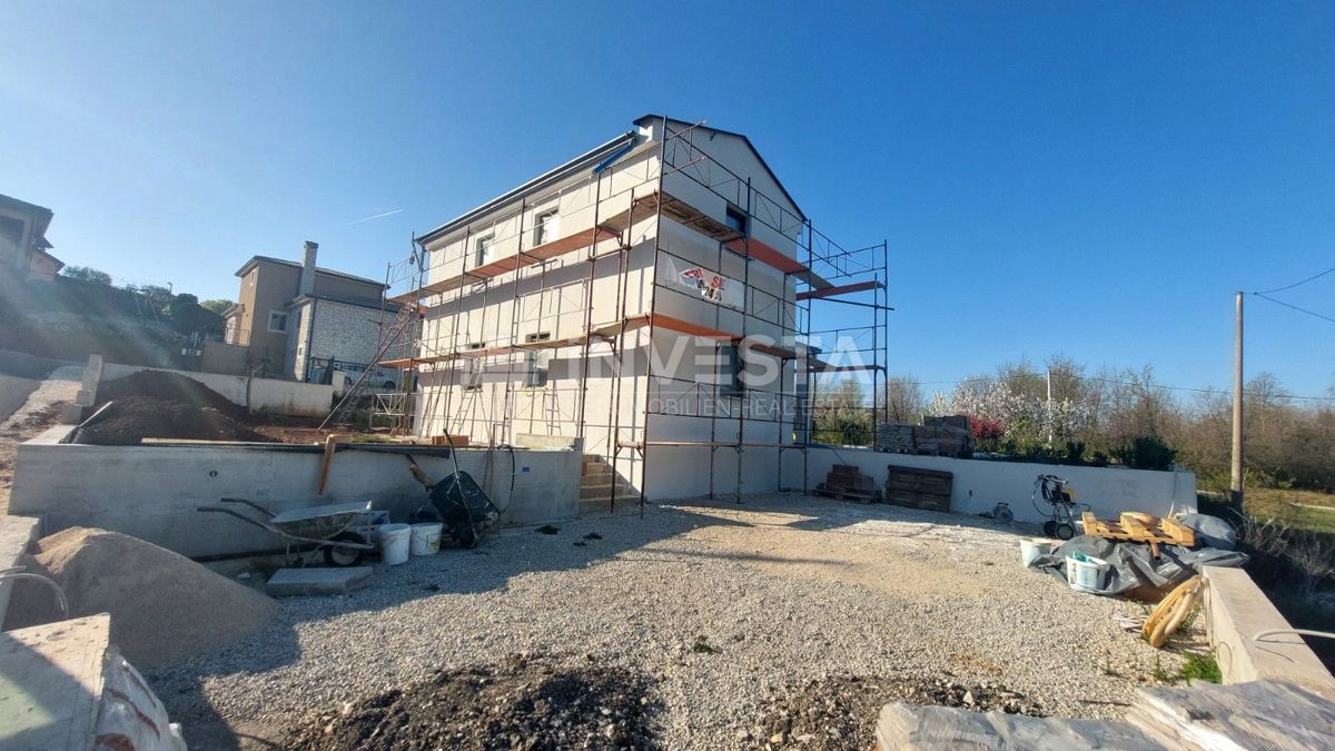 Villa moderna con piscina