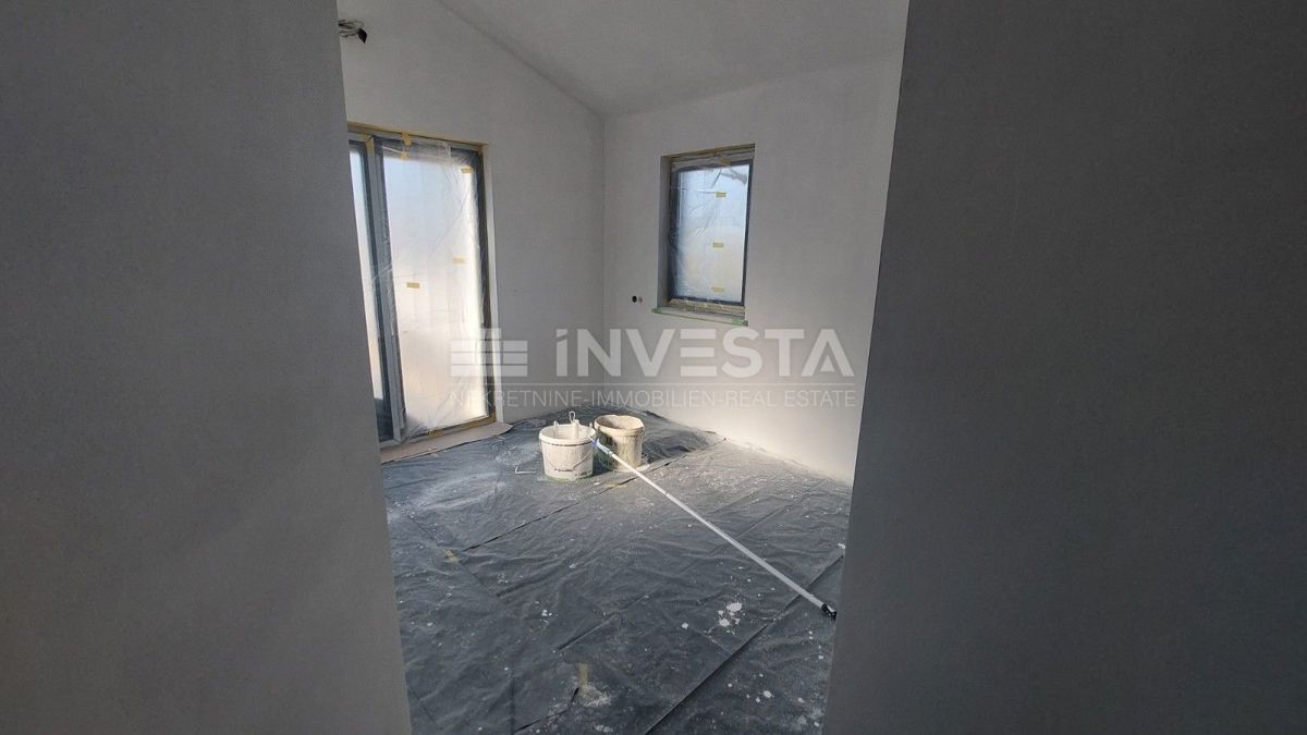 Villa moderna con piscina