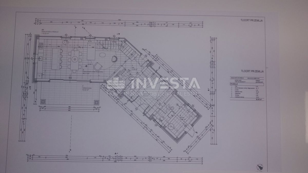 Villa moderna con piscina
