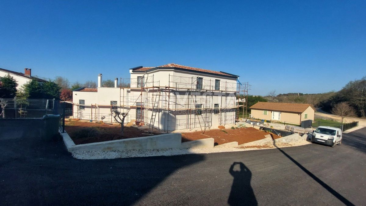 Villa moderna con piscina