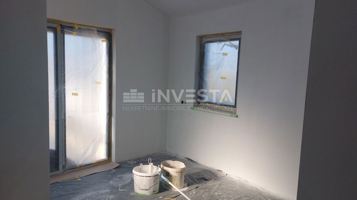 Villa moderna con piscina