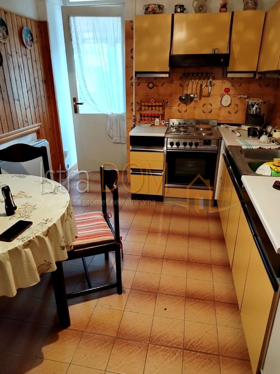 Appartamento Centar, Pula, 79m2