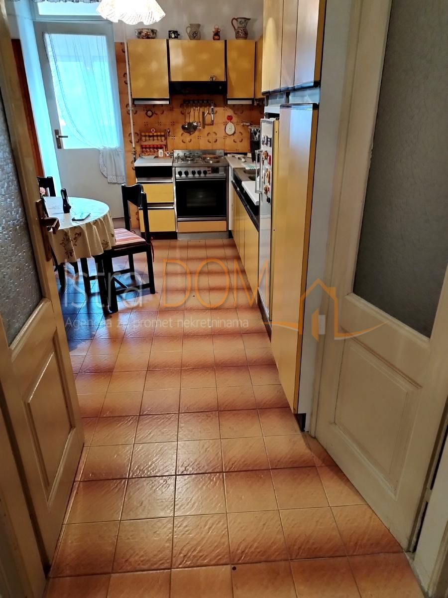 Appartamento Centar, Pula, 79m2