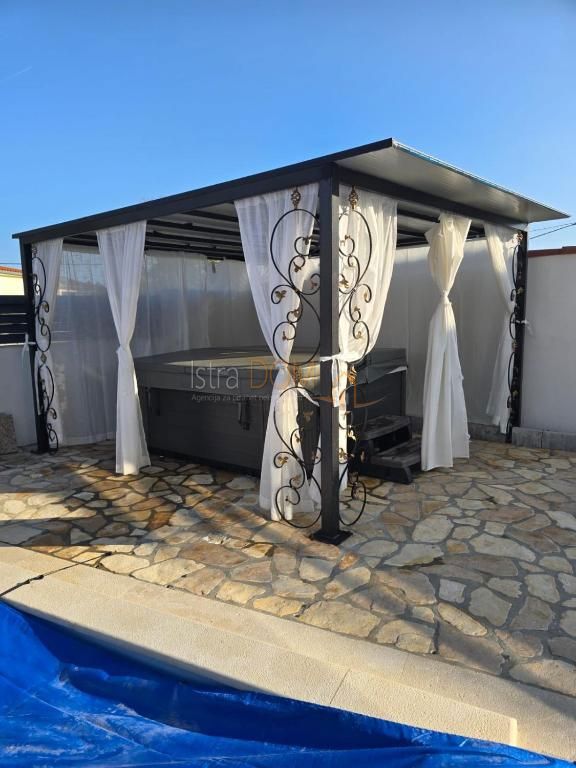 Casa Krnica, Marčana, 170m2