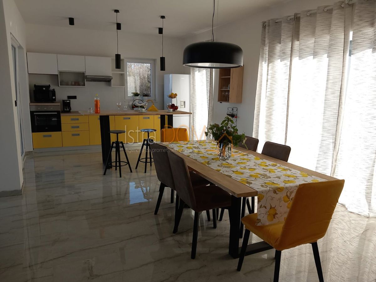 Casa Peruški, Marčana, 165m2