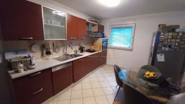 Appartamento Veli vrh, Pula, 74m2