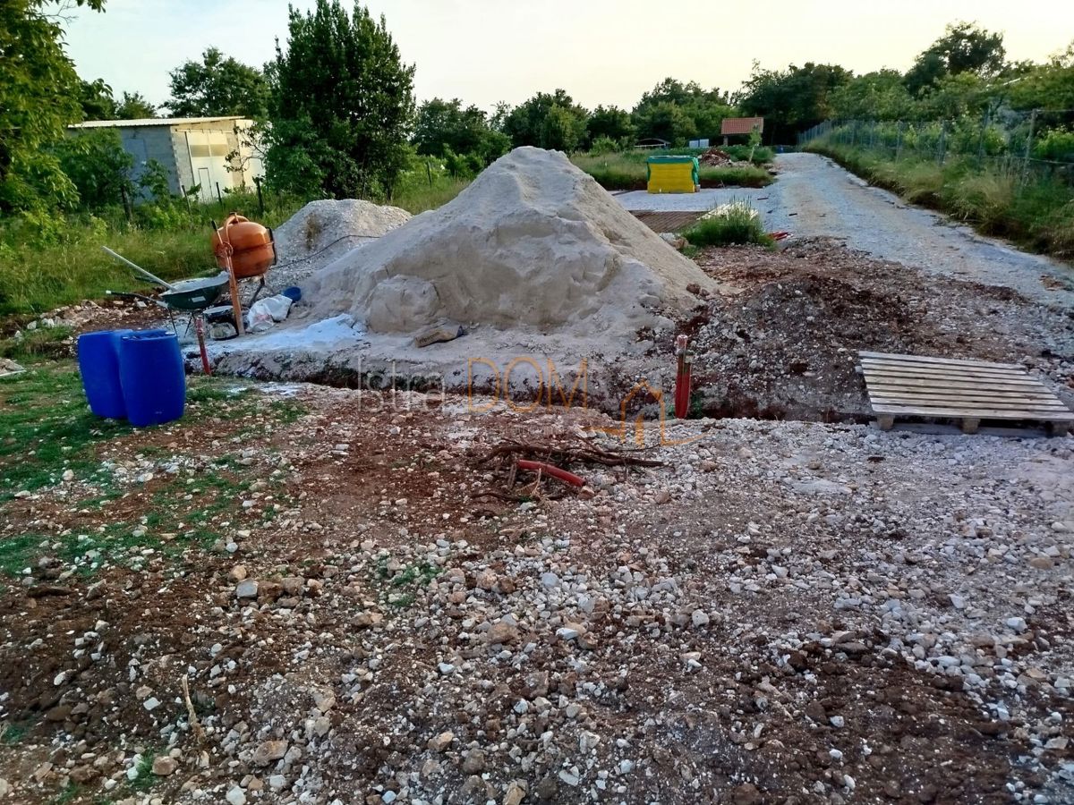 Terreno Domijanići, Žminj, 1.351m2