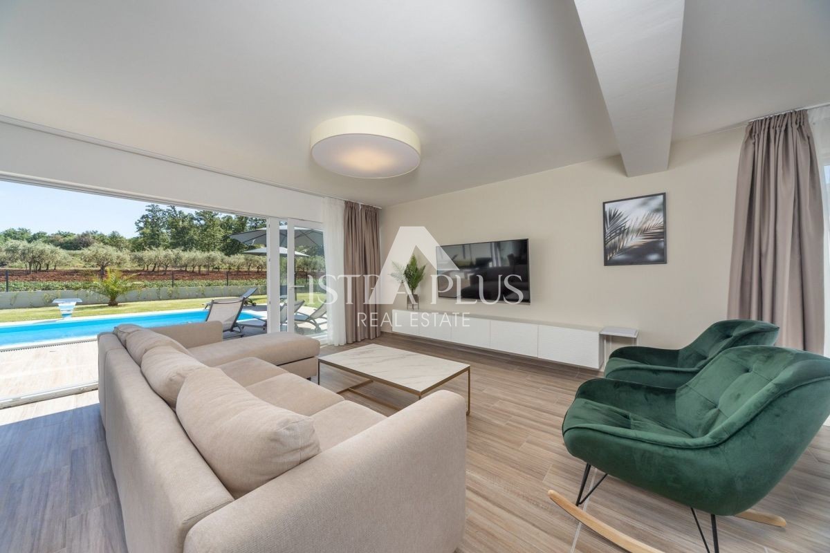 Lussuosa villa moderna con piscina vicino a Parenzo