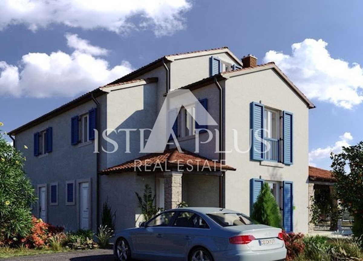 Poreč - Casa bifamiliare a 1 km dal mare
