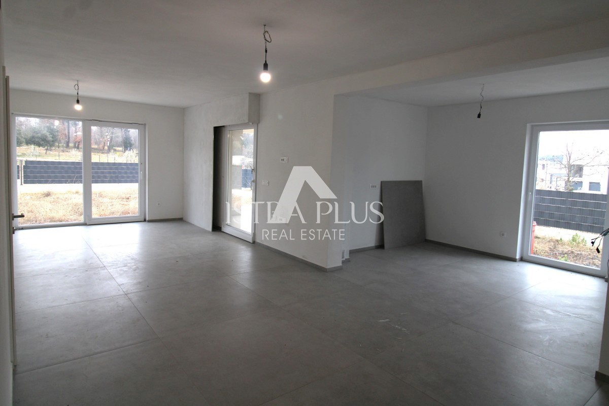 Poreč - Casa bifamiliare a 1 km dal mare