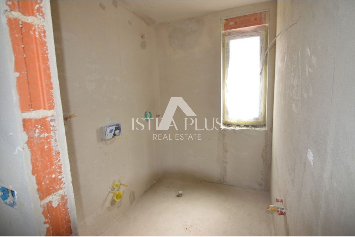 Zona Parenzo, appartamento al piano terra con cortile!