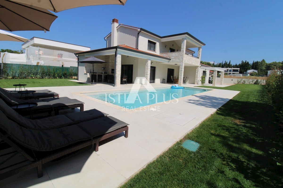 Villa di lusso con piscina, a 2 km dal mare - Parenzo