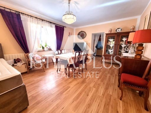 Casa in pietra con tre unità abitative e vista mare