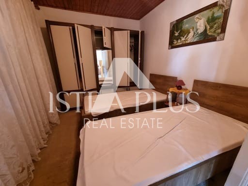 Casa in pietra con tre unità abitative e vista mare