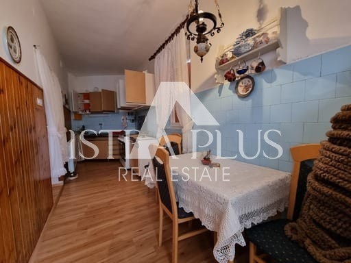 Casa in pietra con tre unità abitative e vista mare
