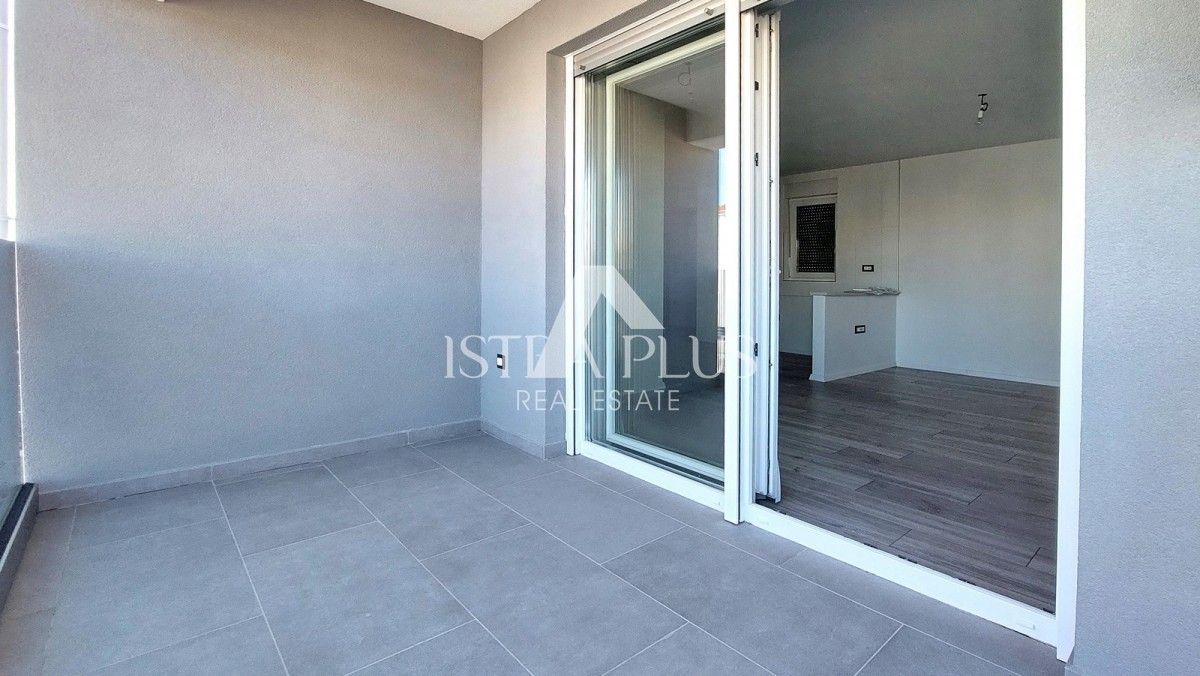 Istria, Parenzo - nuovo appartamento di 65 m2 al 1° piano in zona