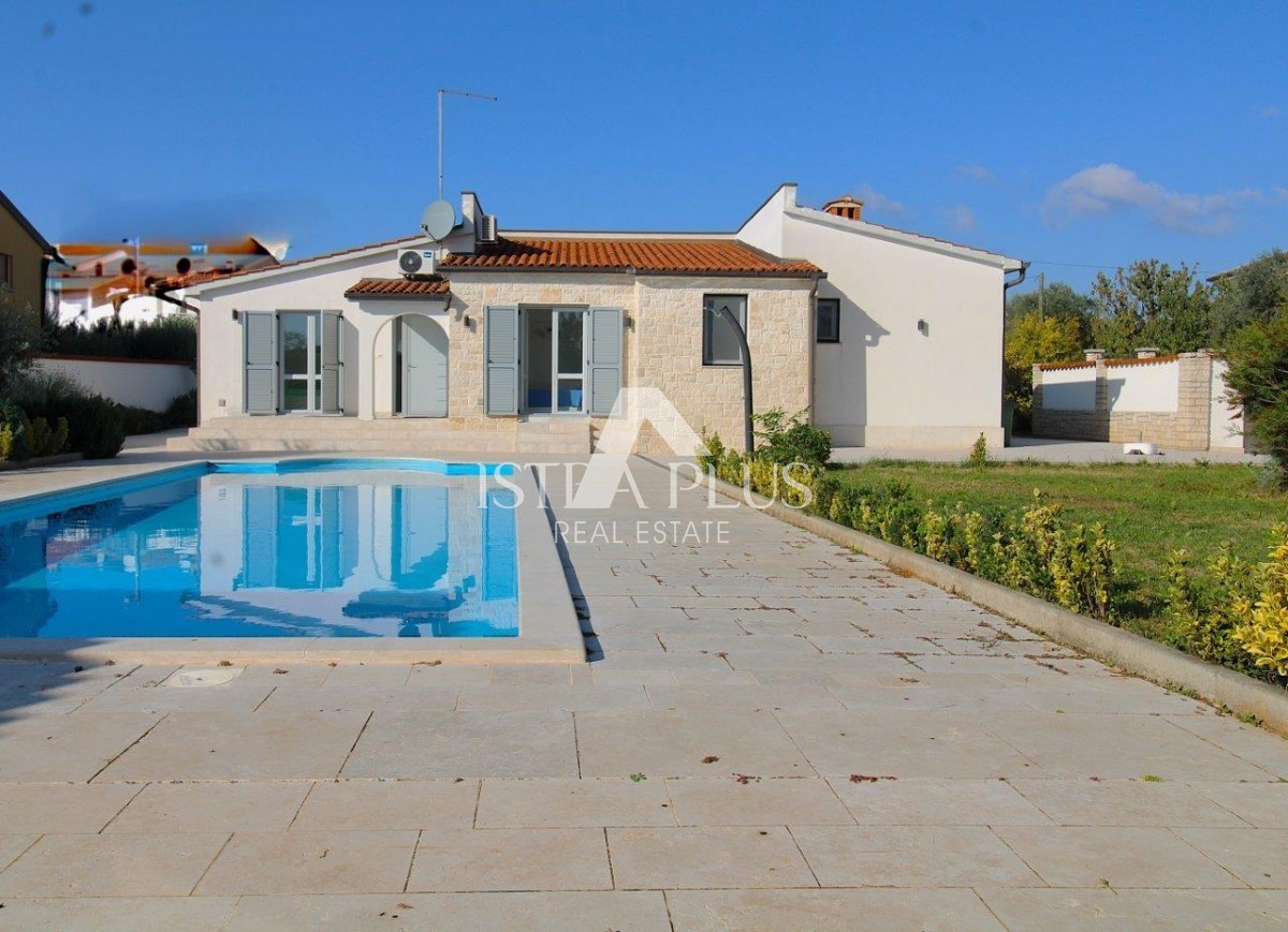 Casa unifamiliare mediterranea con piscina e cucina estiva a 7 km da Parenzo e dal mare!!