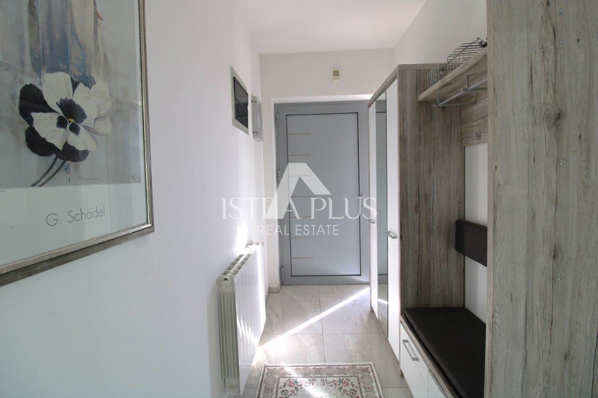 Casa unifamiliare mediterranea con piscina e cucina estiva a 7 km da Parenzo e dal mare!!