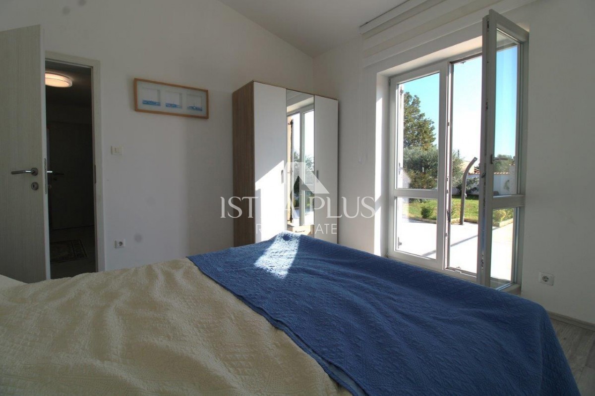 Casa unifamiliare mediterranea con piscina e cucina estiva a 7 km da Parenzo e dal mare!!