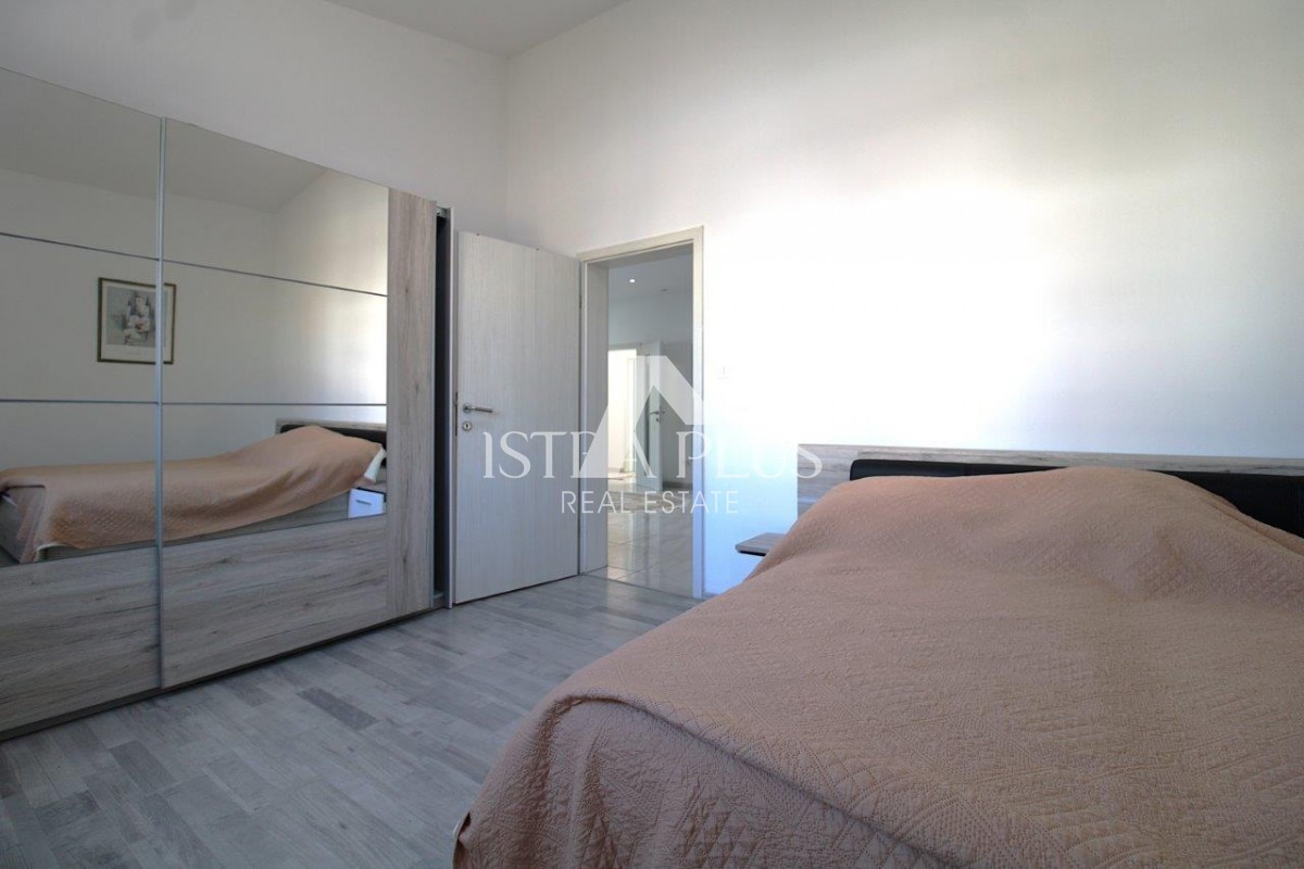 Casa unifamiliare mediterranea con piscina e cucina estiva a 7 km da Parenzo e dal mare!!