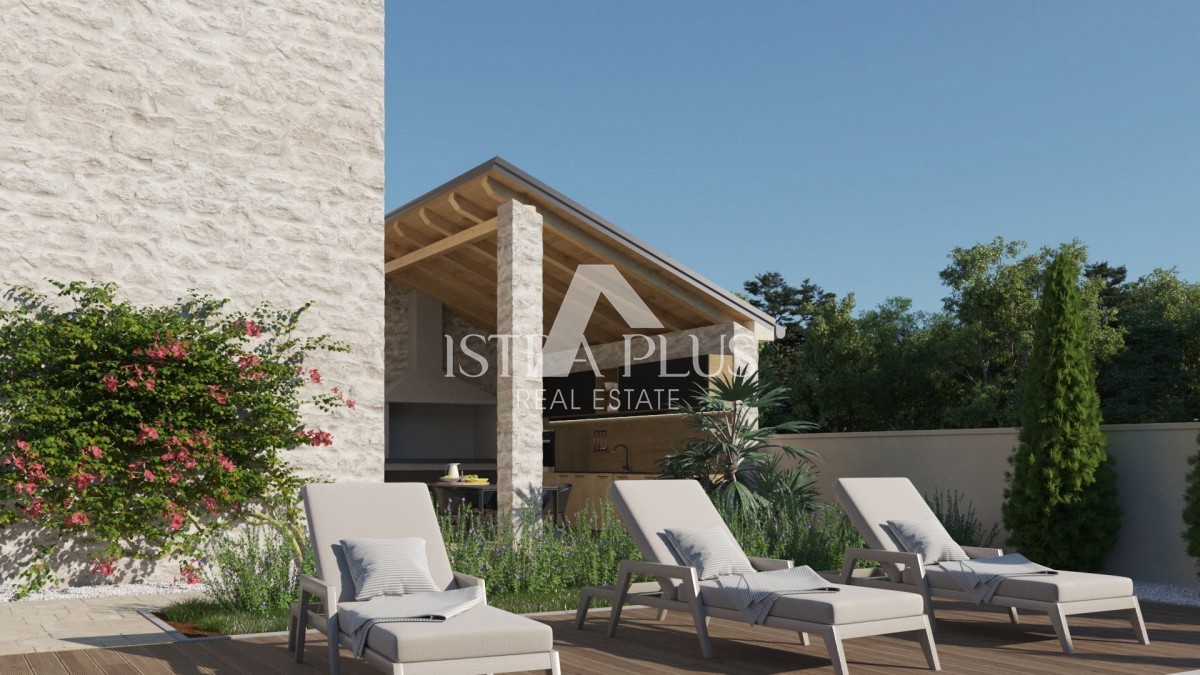Istria, zona Parenzo, bella casa in pietra ristrutturata con giardino e piscina