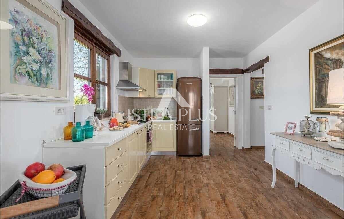 Parenzo, dintorni, Casa con piscina in una bellissima posizione