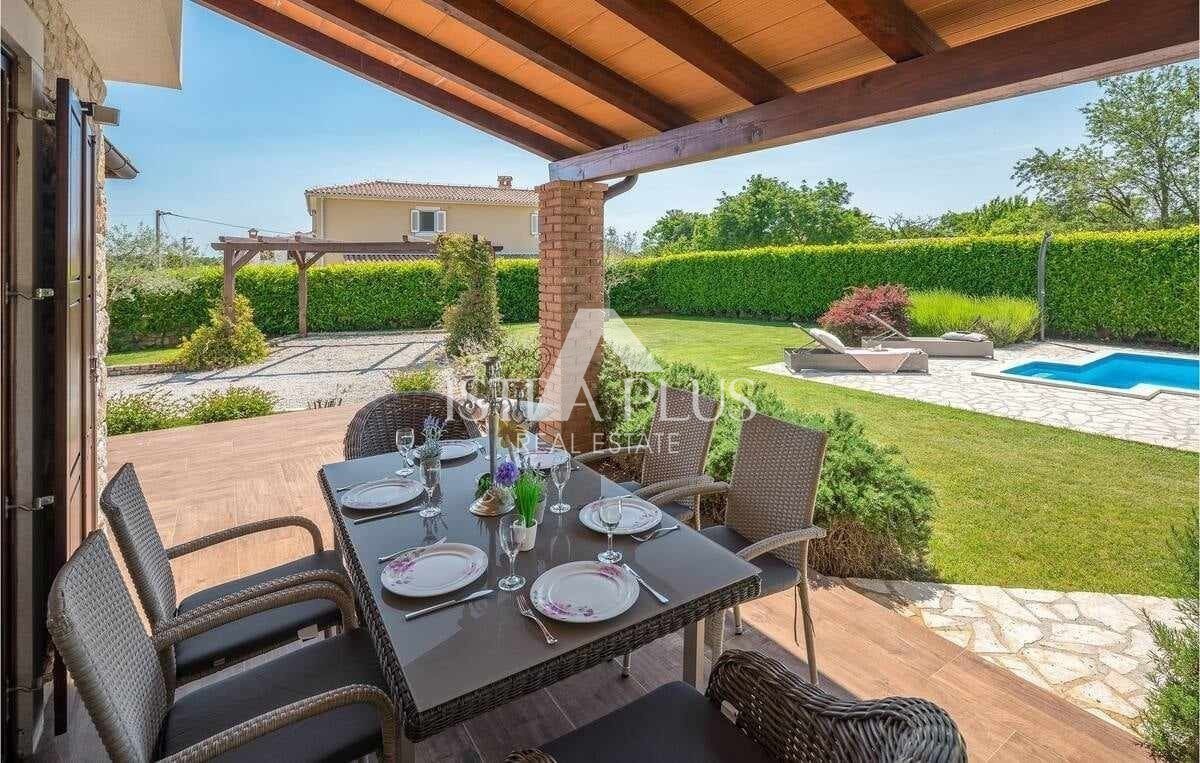 Parenzo, dintorni, Casa con piscina in una bellissima posizione