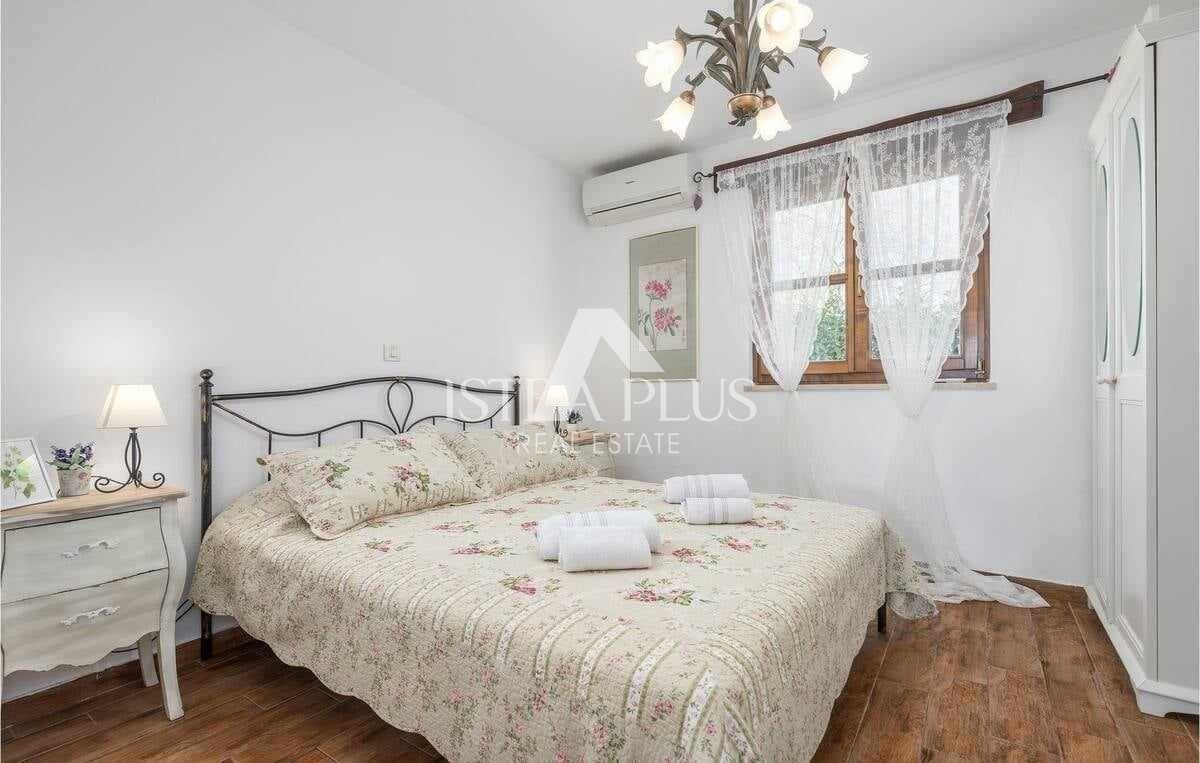 Parenzo, dintorni, Casa con piscina in una bellissima posizione