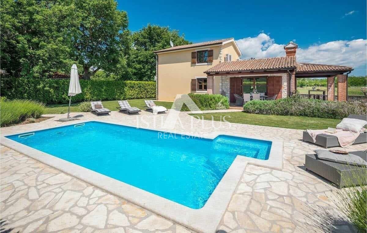 Parenzo, dintorni, Casa con piscina in una bellissima posizione