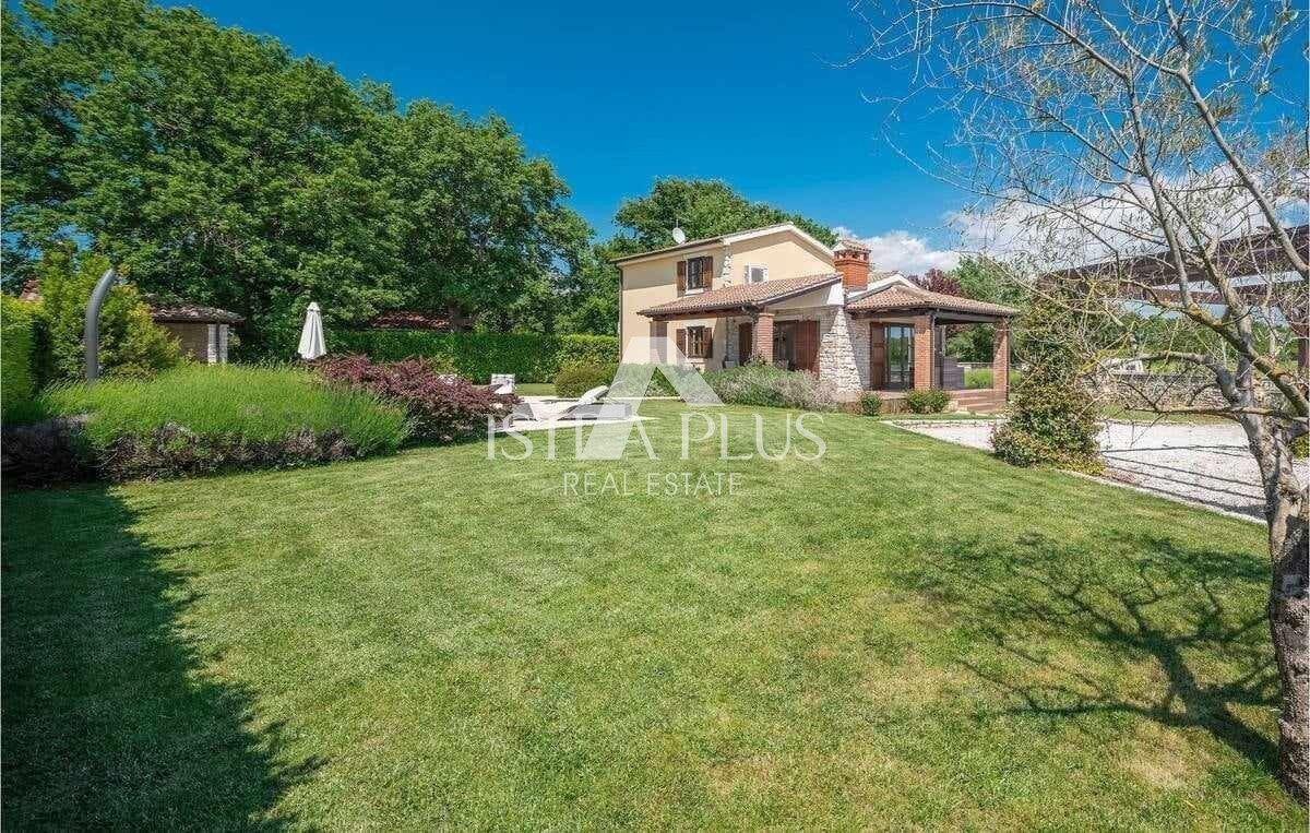 Parenzo, dintorni, Casa con piscina in una bellissima posizione
