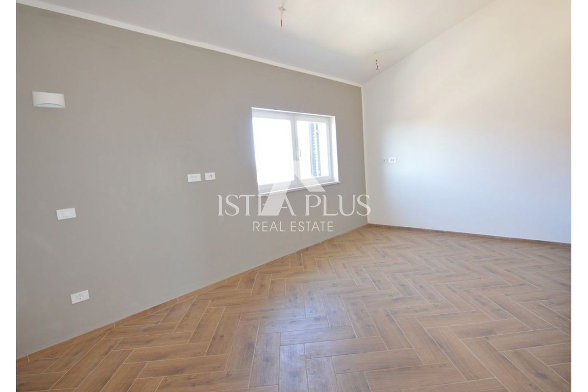 Istria, zona Parenzo, Villa con piscina e vista mare!