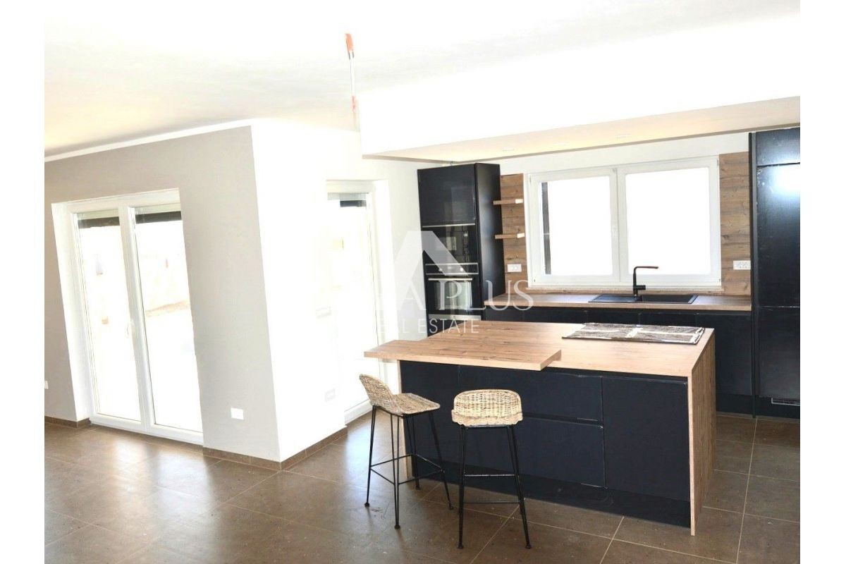 Istria, zona Parenzo, Villa con piscina e vista mare!
