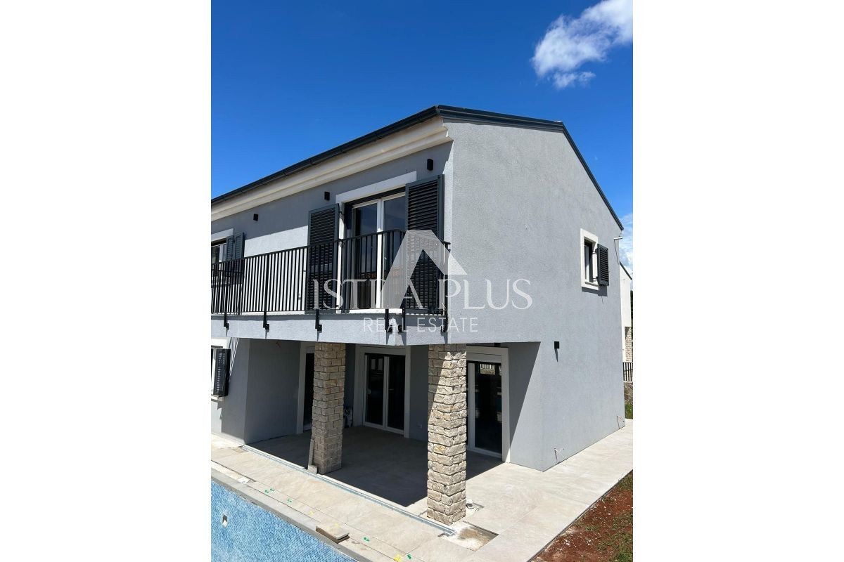 Istria, zona Parenzo, Villa con piscina e vista mare!