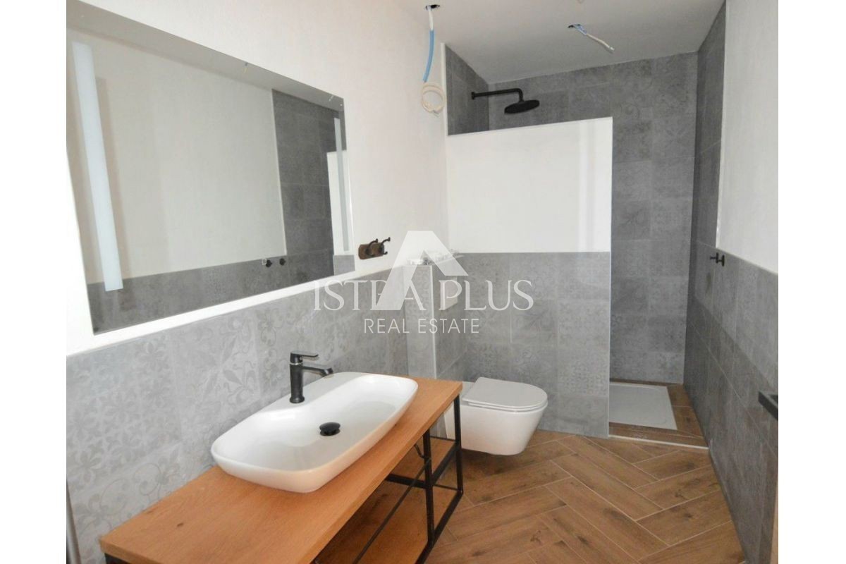 Istria, zona Parenzo, Villa con piscina e vista mare!