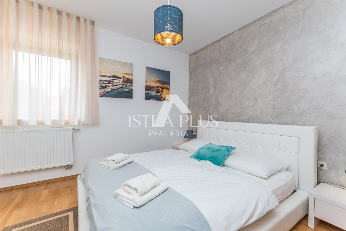 Istria, zona Parenzo - villa in pietra con piscina in ottima posizione