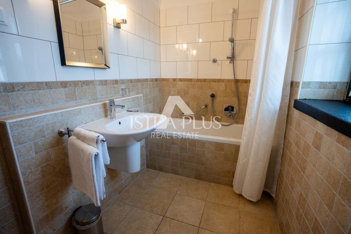 Istria, Sveti Lovreč - Villa rustica con piscina e splendido giardino