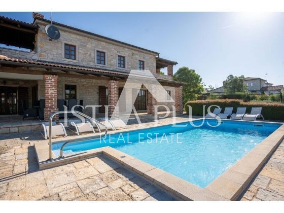 Villa in pietra con pisina , Istria vicino Parenzo