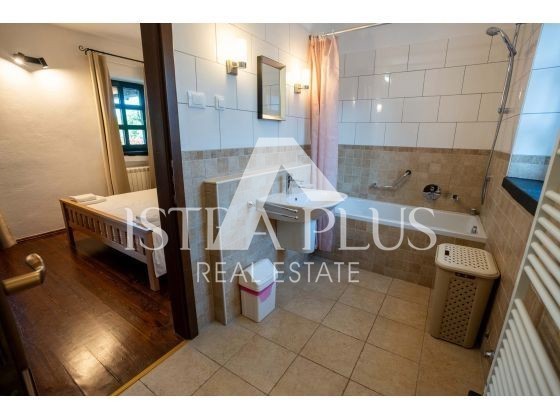 Villa in pietra con pisina , Istria vicino Parenzo